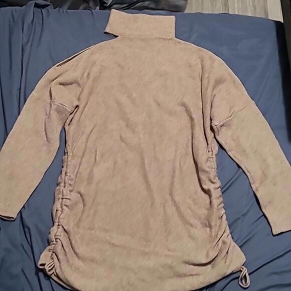 Fashion Nova Tan Cutout Shoulder Turtleneck Sweater Tie Sides Size Large - Picture 1 of 3